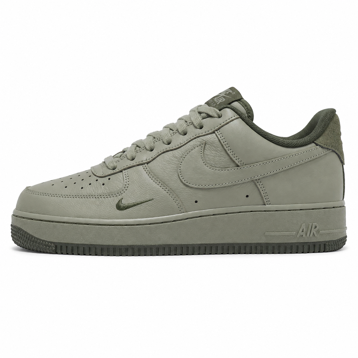 Airforce 1 07 LV8 “green with mini swoosh ”(original with barcode)